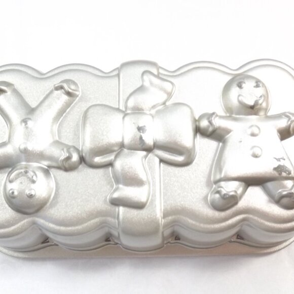 Vintage Gingerbread Loaf Pan, Nordic Ware, Heavy Cast Aluminum BAKEWARE - Picture 12 of 16